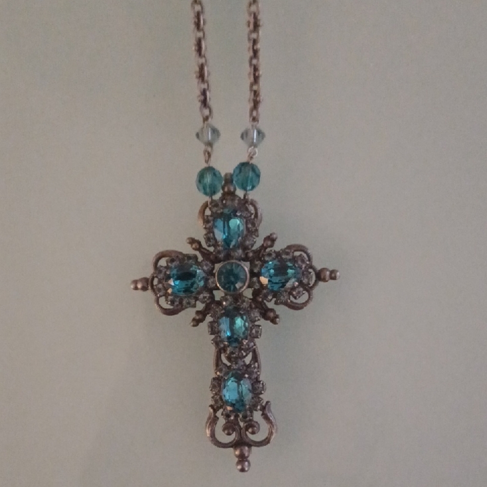 Liz Palacious Cross Necklace Swarovski Crystal NWOT